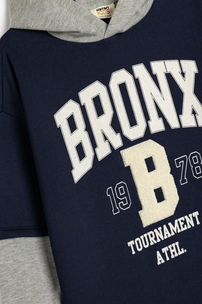 Koton Erkek Çocuk Kapşonlu Sweatshirt Renk Bloklu Brooklyn Baskılı Uzun Kollu Şardonlu