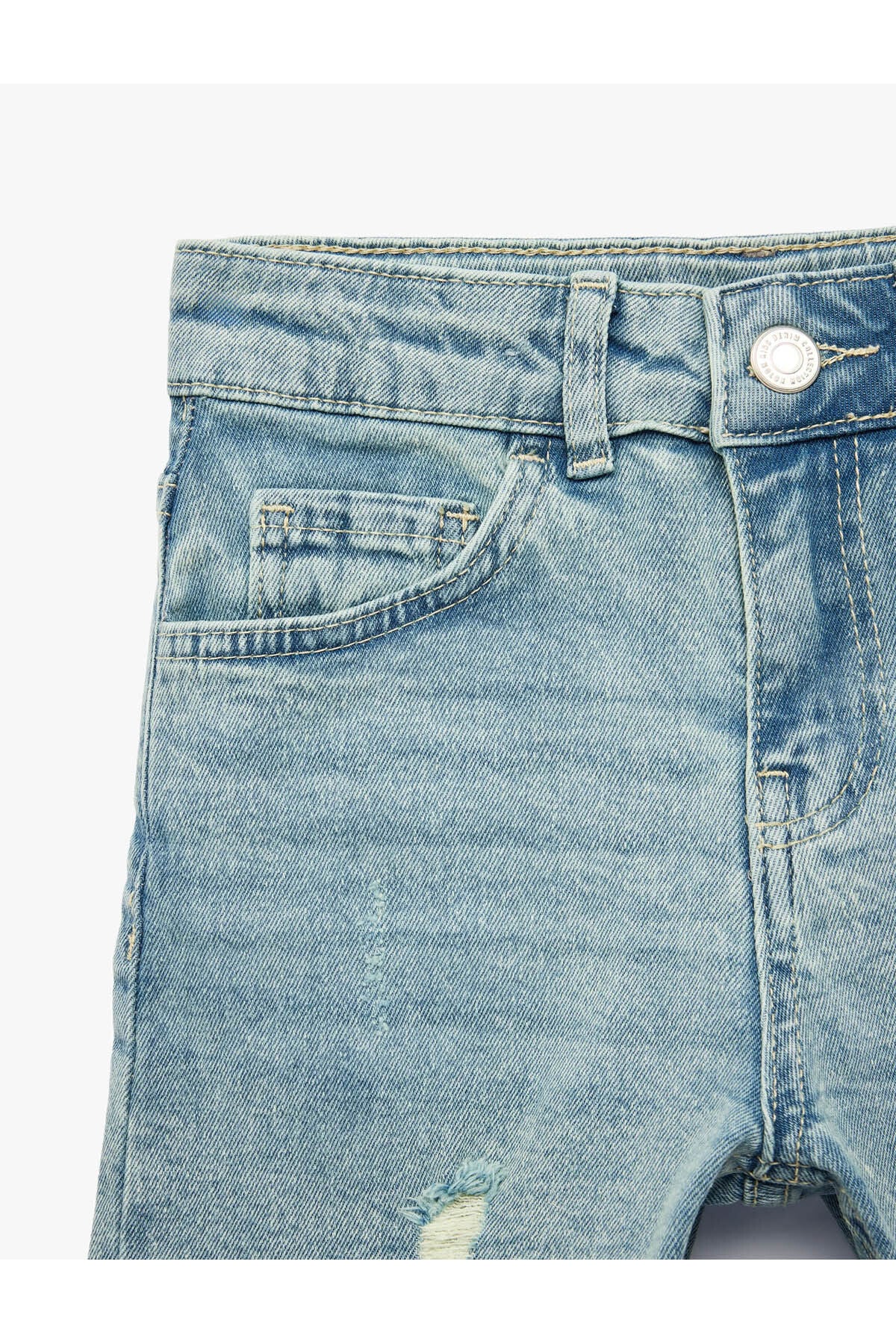 Koton Erkek Çocuk Pamuklu Yıpratılmış Detaylı Düğmeli Cepli Bermuda Denim Şort