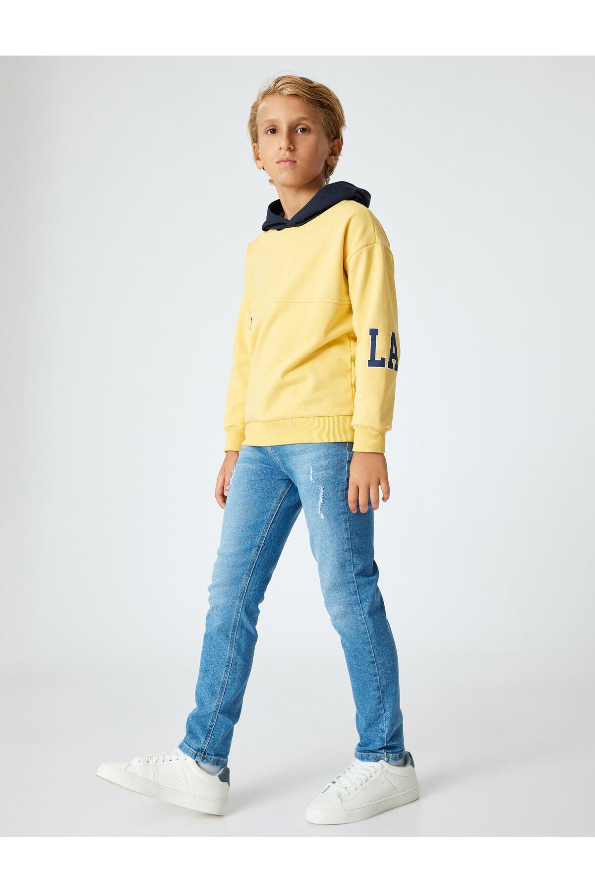 Koton Erkek Çocuk Kapşonlu Sweatshirt Baskı Detaylı Renk Bloklu Uzun Kollu
